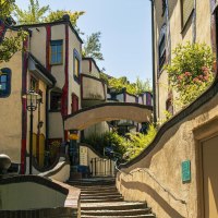 The Hundertwasser House in Plochingen showcases its distinctive, colorful, and undulating architecture, complete with lush greenery and winding paths., &copy; SMG Stuttgart Marketing GmbH - Sarah Schmid