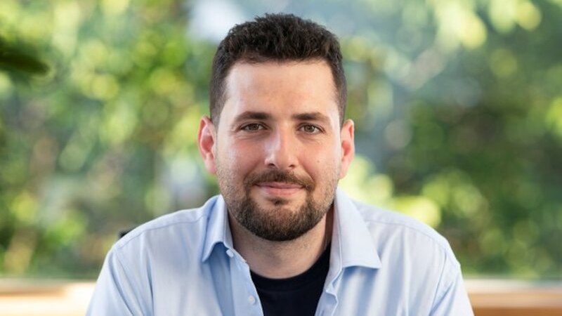 Ryyan Alshebl in conversation with Derya T&uuml;rkmen, &copy; Theaterhaus Stuttgart e.V.