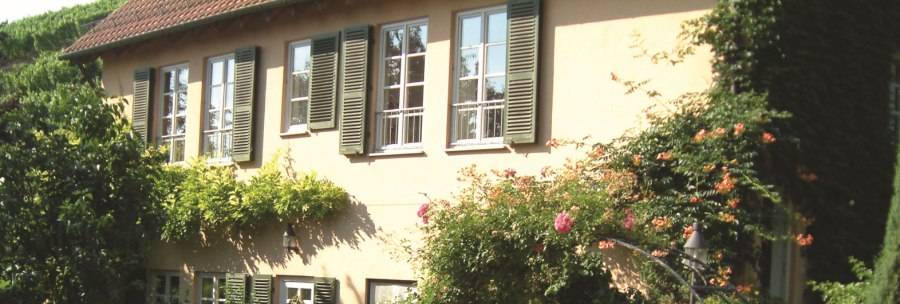 Rose arch at the W&ouml;hrwag winery, &copy; Weingut Karl W&ouml;hrwag