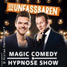 Poster for 'Die Unfassbaren' Magic Comedy & Hypnosis Show with two men in suits in front of a background with lights., © links im Bild Poster for 'Die Unfassbaren' Magic Comedy & Hypnosis Show with two men in suits in front of a background with lights., © links im Bild