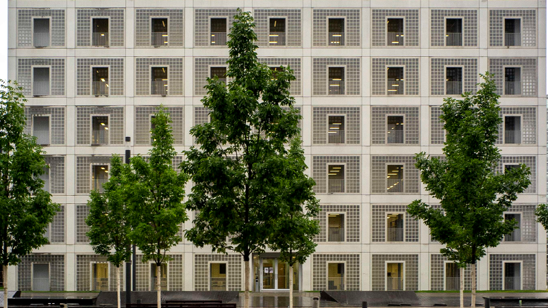 The city library on Mailänder Platz has a modern, square façade with symmetrical windows. There are several trees in front of the building., © Stuttgart-Marketing GmbH, Frank Hörner