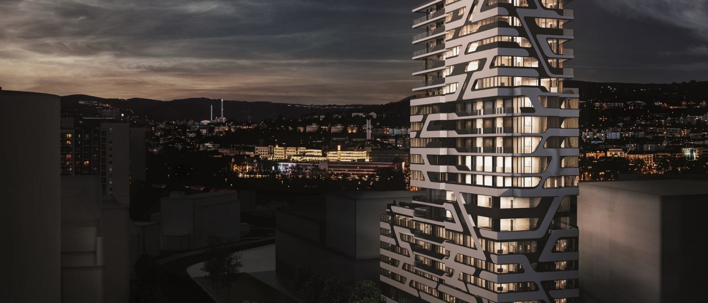 Nachtansicht des CLOUD N°7 Apartments in Stuttgart. Das moderne Hochhaus ist beleuchtet und hebt sich vor der nächtlichen Skyline der Stadt ab., © CLOUD N°7 APARTMENTS GmbH