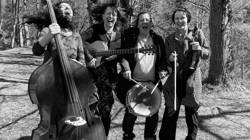 Maslband mit Monika Nuber, Helga Freude, Bärbel Schwarz, Katharina Wibmer, © Fotocredit Theater La Lune Stuttgart Maslband mit Monika Nuber, Helga Freude, Bärbel Schwarz, Katharina Wibmer, © Fotocredit Theater La Lune Stuttgart