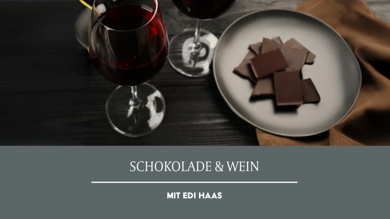 Two glasses of red wine and a plate of chocolate on a dark table. The text "Chocolate & Wine with Edi Haas" is visible below., © Weinmanufaktur Stuttgart eG Two glasses of red wine and a plate of chocolate on a dark table. The text "Chocolate & Wine with Edi Haas" is visible below., © Weinmanufaktur Stuttgart eG