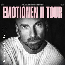 Schwarz-wei&szlig; Portr&auml;t eines Mannes mit ernstem Blick. Oben steht 'Emotionen II Tour' in gro&szlig;en Buchstaben., &copy; links im Bild