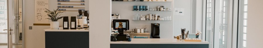 Modern caf&eacute; with counter, price board and shelves in the Stuttgart City Library. Bright, inviting atmosphere on the 8th floor., &copy; sina fotografie, Caf&eacute; Lesbar, Stuttgart