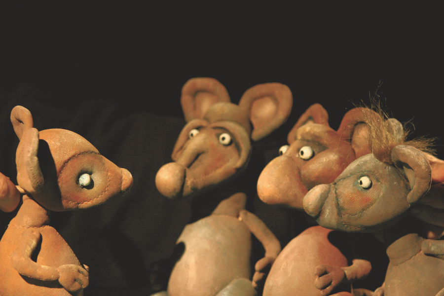 Klein, klug und voller bunter Gedanken – das ist Frederik., © Fithe – Das Figurentheater aus Ostbelgien Klein, klug und voller bunter Gedanken – das ist Frederik., © Fithe – Das Figurentheater aus Ostbelgien