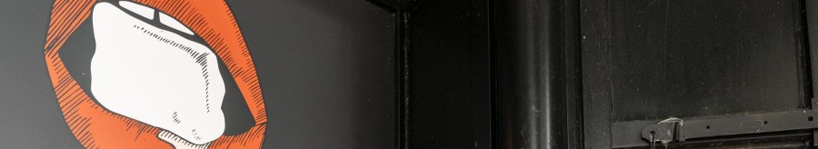 Illustration of red lips with an ice cube on a black background. The surroundings are dark and industrial., &copy; Stuttgart Marketing GmbH, Sarah Schmid