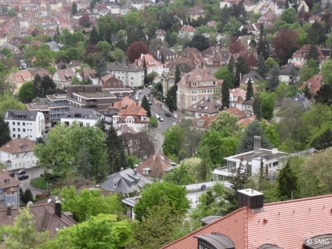Blick auf eine gr&uuml;ne Wohngegend mit roten D&auml;chern und vielen B&auml;umen, typisch f&uuml;r eine st&auml;dtische Umgebung., &copy; Stuttgart Marketing GmbH