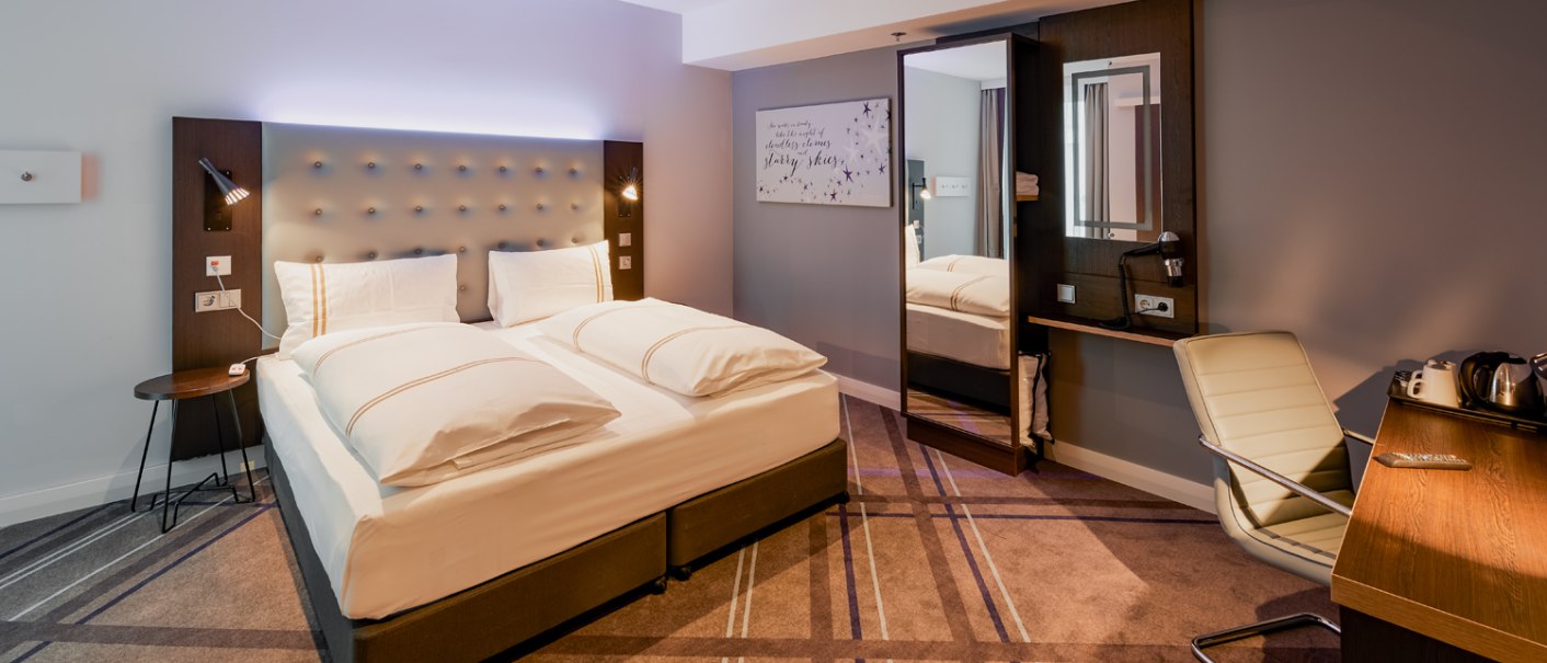 Modern hotel room with double bed, desk, chair and kettle. The room is handicapped accessible., © Premier Inn Modern hotel room with double bed, desk, chair and kettle. The room is handicapped accessible., © Premier Inn