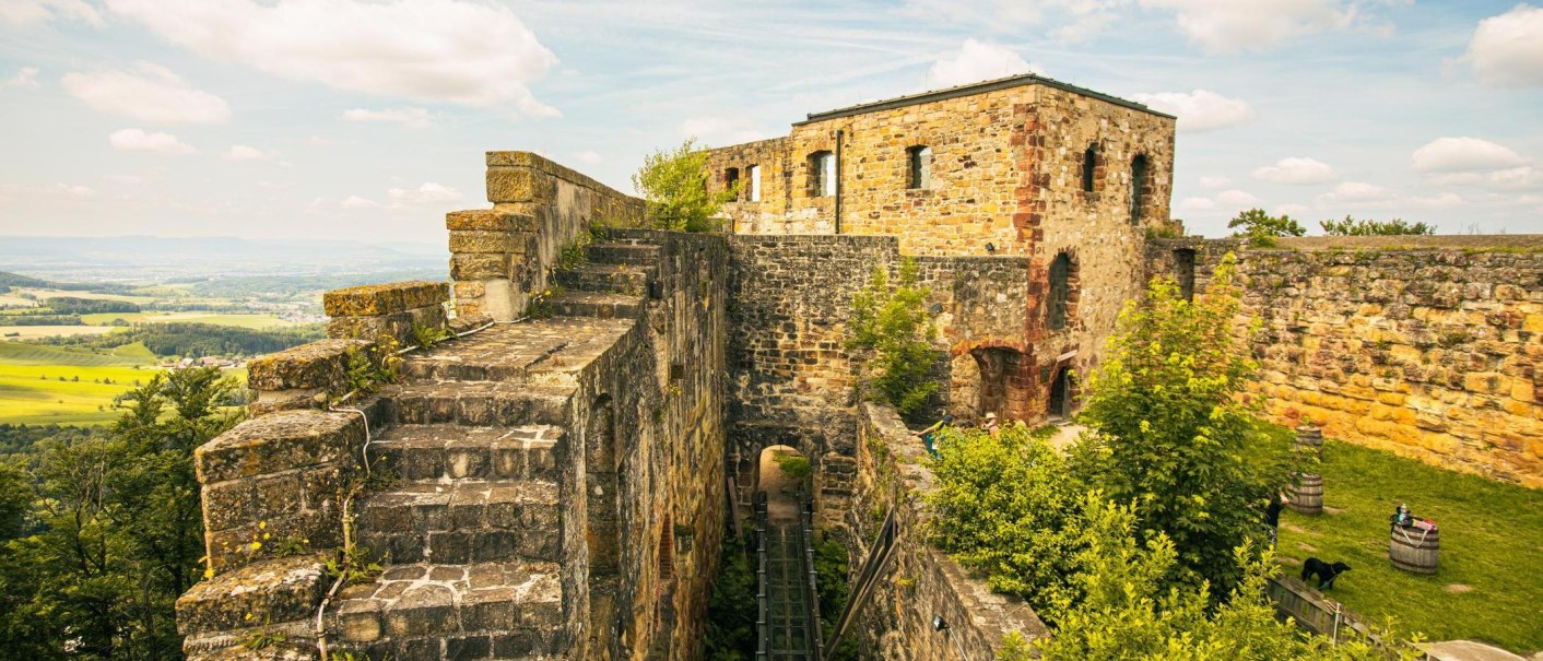The ruins of Hohenrechberg Castle offer a picturesque view of the surrounding countryside under a slightly cloudy sky., &copy; SMG Stuttgart Marketing GmbH - Sarah Schmid