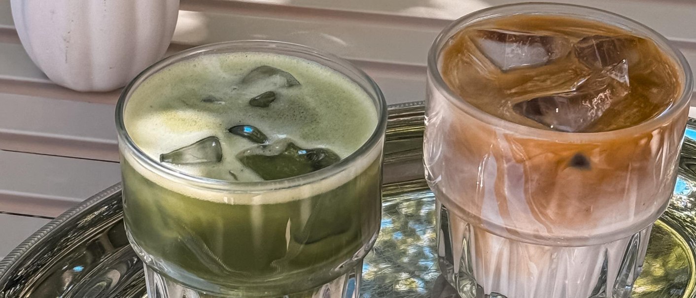 Kaleya Café & Bar, Iced Matcha Latte und Iced Latte, © Kaleya, Stuttgart Kaleya Café & Bar, Iced Matcha Latte und Iced Latte, © Kaleya, Stuttgart