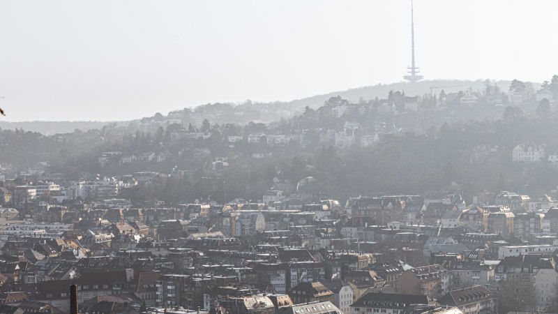 Blick über Stuttgart mit vielen Häusern. Die Stadt liegt in einem Tal, umgeben von Hügeln., © Stuttgart-Marketing GmbH, Sarah Schmid Blick über Stuttgart mit vielen Häusern. Die Stadt liegt in einem Tal, umgeben von Hügeln., © Stuttgart-Marketing GmbH, Sarah Schmid