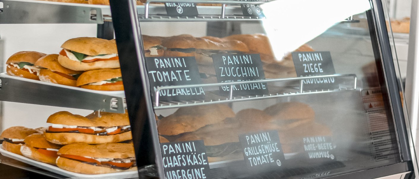 Display case with various sandwiches and soul in the cultural center MERLIN e.V. Stuttgart., © Merlin, Stuttgart Display case with various sandwiches and soul in the cultural center MERLIN e.V. Stuttgart., © Merlin, Stuttgart