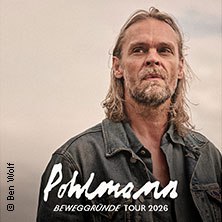 Ein Mann mit langen Haaren und Bart in einer Jeansjacke. Text: 'Pohlmann - Beweggründe Tour 2026'., © links im Bild Ein Mann mit langen Haaren und Bart in einer Jeansjacke. Text: 'Pohlmann - Beweggründe Tour 2026'., © links im Bild