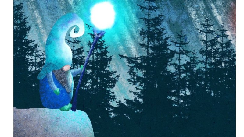 Ein blauer Gnom mit leuchtendem Stab steht auf einem Felsen vor einem dunklen Wald. Der Himmel ist in Blau- und Grüntönen gehalten., © von betidraws über pixabay