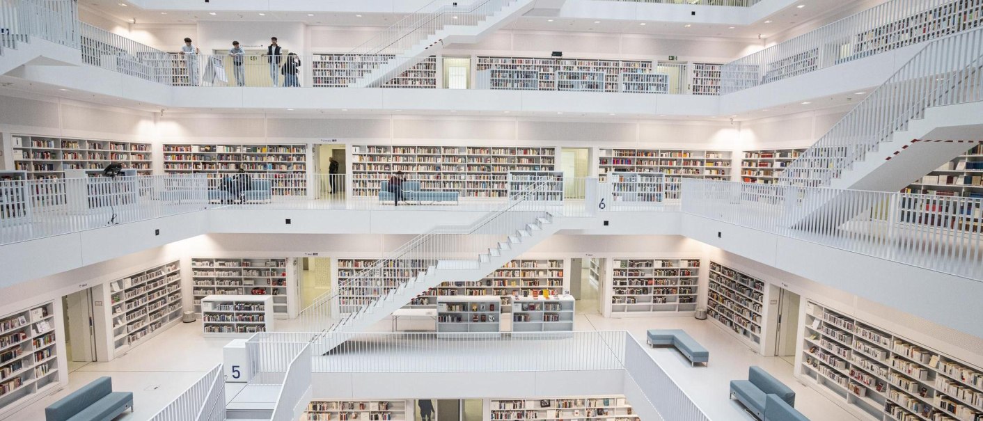 Interior view of Stuttgart City Library with several floors, white walls and shelves full of books. People move around the floors., &copy; Stuttgart-Marketing GmbH, Sarah Schmid