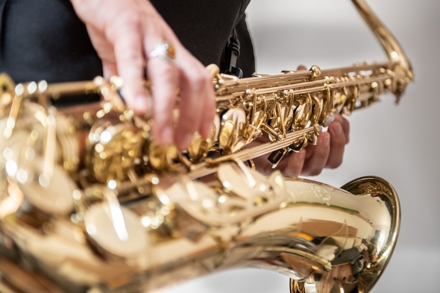 Saxophon eines Saxophonspielers, © Jens Volle
