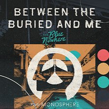 Grafik mit dem Bandnamen 'Between The Buried And Me', geometrischen Formen und einem stilisierten Gebäude im Hintergrund., © links im Bild Grafik mit dem Bandnamen 'Between The Buried And Me', geometrischen Formen und einem stilisierten Gebäude im Hintergrund., © links im Bild