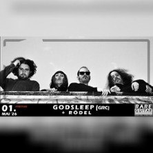 Vier Personen lehnen sich &uuml;ber ein Gel&auml;nder. Text k&uuml;ndigt ein Konzert von Godsleep und Rodel am 1. Mai 2026 an., &copy; links im Bild