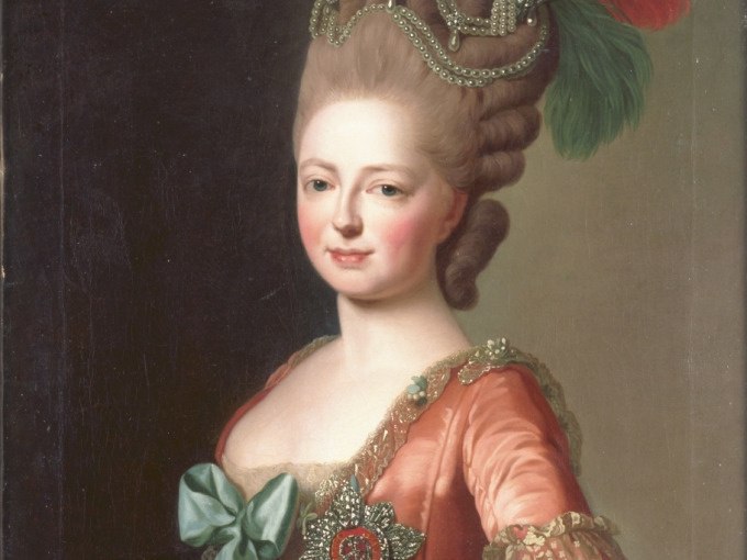 Portr&auml;t einer Frau in eleganter historischer Kleidung mit aufwendiger Frisur und Schmuck. Sie tr&auml;gt ein Kleid mit Schleife und Orden., &copy; Landesmuseum W&uuml;rttemberg