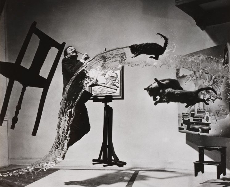 A surrealist motif with otherworldly dimensions, © Philippe Halsman, Dalí Atomicus, ca. 1948, Staatsgalerie Stuttgart, Graphische Sammlung, erworben 2025 aus Mitteln der Museumsstiftung Baden-Württemberg, Sammlung Dietmar Siegert, © Philippe Halsman Estate 2026, Salvador Dalí, Fundació Gala-Salvador Dalí / VG Bild-Kunst, Bonn 2026 A surrealist motif with otherworldly dimensions, © Philippe Halsman, Dalí Atomicus, ca. 1948, Staatsgalerie Stuttgart, Graphische Sammlung, erworben 2025 aus Mitteln der Museumsstiftung Baden-Württemberg, Sammlung Dietmar Siegert, © Philippe Halsman Estate 2026, Salvador Dalí, Fundació Gala-Salvador Dalí / VG Bild-Kunst, Bonn 2026
