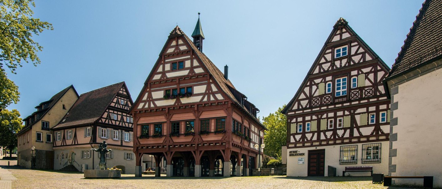 Half-timbered houses in the old town of Plochingen, including the historic town hall. The buildings can be seen when the sky is clear and the sun is shining., © Stuttgart-Marketing GmbH, Sarah Schmid Half-timbered houses in the old town of Plochingen, including the historic town hall. The buildings can be seen when the sky is clear and the sun is shining., © Stuttgart-Marketing GmbH, Sarah Schmid