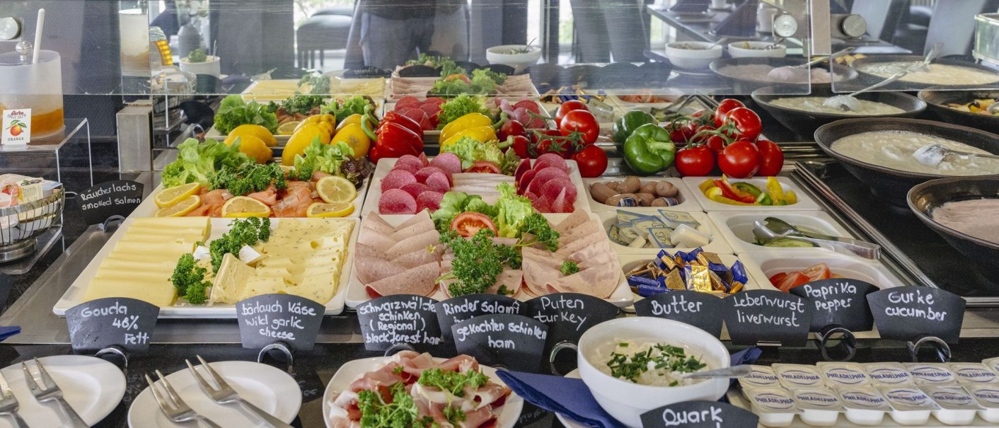 A rich breakfast buffet with different types of cheese, sausage, fresh vegetables, quark and spreads., &copy; Plaza INN Stuttgart-Filderstadt