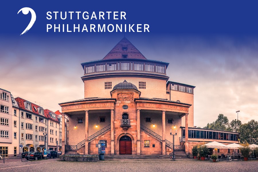 Das Gustav-Siegle-Haus in Stuttgart mit der Aufschrift 'Stuttgarter Philharmoniker' und einem historischen Geb&auml;ude im Vordergrund., &copy; Christoph Kalck