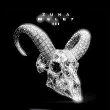 A glittering goat's skull with horns against a black background with the text 'Zuna MELE7 III' above it., &copy; links im Bild