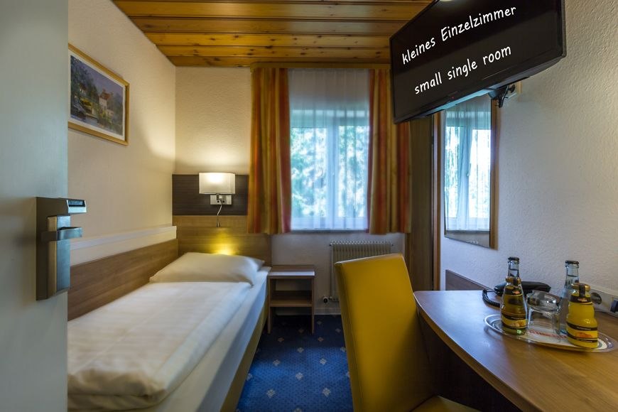 Kleines Einzelzimmer / Small single room, &copy; R&ouml;merhof Hotelbetriebs GmbH