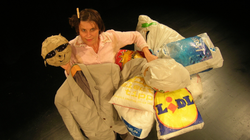 Mit einfachen Dingen entsteht eine ganze Welt., &copy; Figurentheater Klatt