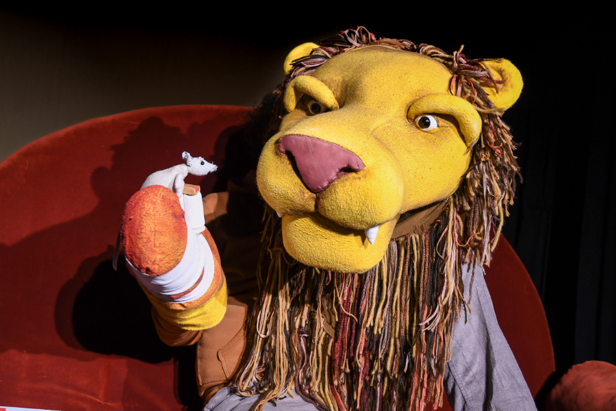 Gro&szlig; trifft klein &ndash; L&ouml;we und Maus., &copy; Karen Fuchs