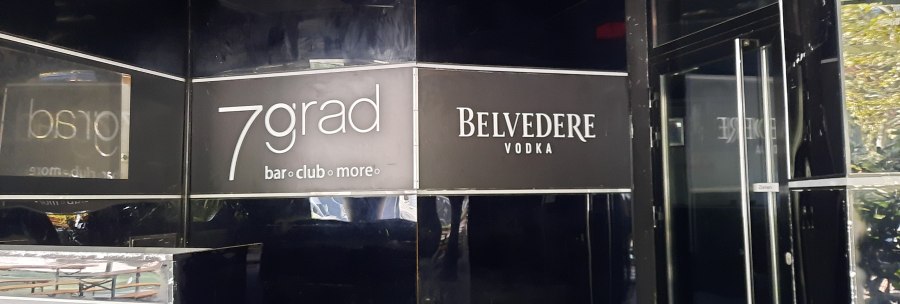 Entrance to the 7grad Bar with black interior and Belvedere Vodka advertising. Glass door with "Pull" sign visible., &copy; SMG