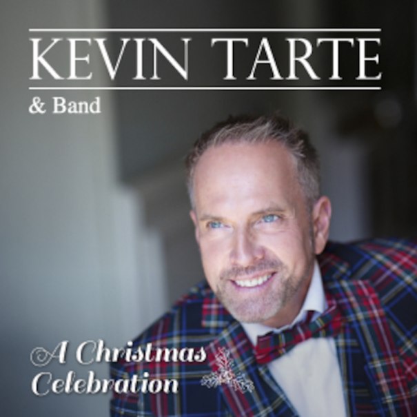 A man in a checked suit smiles, next to the text 'Kevin Tarte & Band, A Christmas Celebration' with Christmas motifs., &copy; Renitenztheater Stuttgart e.V.
