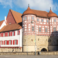 The Old Castle in Gaildorf showcases its impressive half-timbered architecture under a clear blue sky., © Stadt Gaildorf The Old Castle in Gaildorf showcases its impressive half-timbered architecture under a clear blue sky., © Stadt Gaildorf