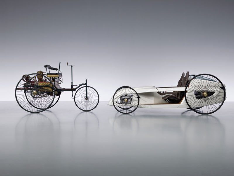 F-Cell Roadster und der erste Benz-Patent Motorwagen, © Daimler AG