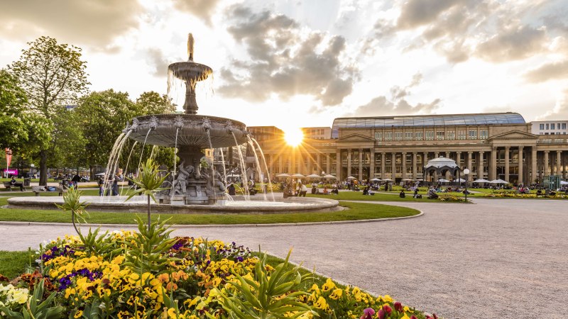 Stuttgarter Schlossplatz mit Blick Richtung Königsbau, © Stuttgart-Marketing GmbH, Werner Dieterich