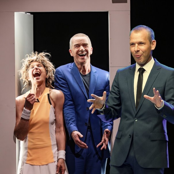 Ursus, Nadeschkin, and Helge Thun Split It Evenly, © Theaterhaus Stuttgart e.V. Ursus, Nadeschkin, and Helge Thun Split It Evenly, © Theaterhaus Stuttgart e.V.