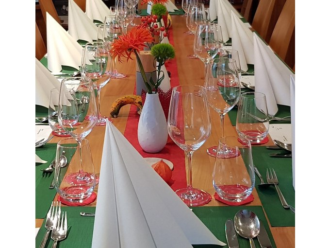 Wine & Dine - Bei Sonja am Tisch in der Kochschule Sonja Lenz in Stuttgart-Hedelfingen, © Kultweine-Kochwelten-Kunstücke - Kochschule Sonja Lenz Wine & Dine - Bei Sonja am Tisch in der Kochschule Sonja Lenz in Stuttgart-Hedelfingen, © Kultweine-Kochwelten-Kunstücke - Kochschule Sonja Lenz