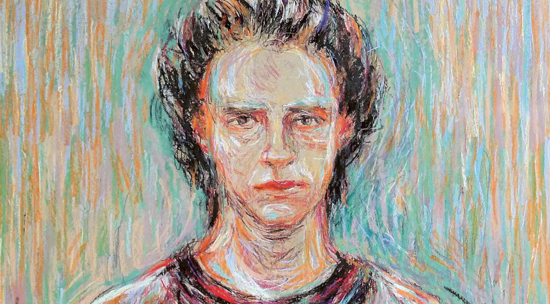Expressionistisches Porträt eines Mannes mit ernstem Gesichtsausdruck, umgeben von bunten, vertikalen Pinselstrichen., © Ulrike Theusner, Courtesy Galerie EIGEN + ART, Leipzig/Berlin