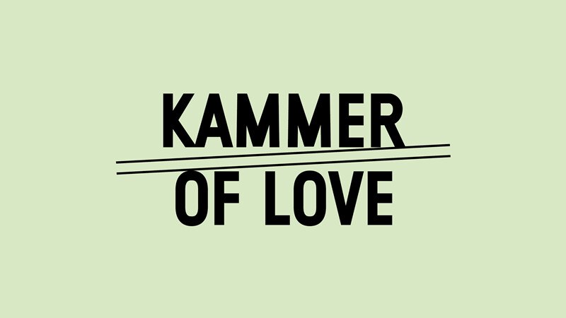 Schwarzer Text 'Kammer of Love' auf hellgrünem Hintergrund, mit einer Linie zwischen den Wörtern., © Württembergische Staatstheater Stuttgart
