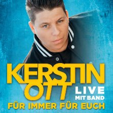 Kerstin Ott auf einem Albumcover mit dem Titel "Für immer für euch - Live mit Band". Der Hintergrund ist blau., © links im Bild