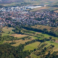 Aerial view of Filderstadt: residential areas, agricultural land and green landscapes characterize the picture. Fields and buildings can be seen in the background., © Stuttgart-Marketing GmbH, Achim Mende
