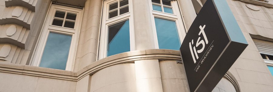 Façade of a building with large windows and a sign reading 'list Café Delicatessen'., © Café LIST, Stuttgart