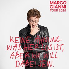 A man in a black jacket with a thoughtful pose, red text: "I don't know what's going on here, but I want to be there.", © links im Bild A man in a black jacket with a thoughtful pose, red text: "I don't know what's going on here, but I want to be there.", © links im Bild