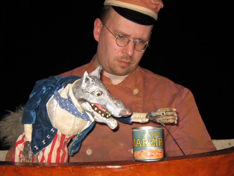 Mr. Wolf is looking for marzipan, © Figurentheater Oliver Köhler Mr. Wolf is looking for marzipan, © Figurentheater Oliver Köhler