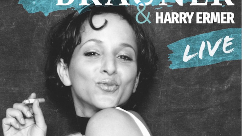 Cover eines Live-Albums von Sharon Brauner und Harry Ermer. Eine Frau posiert mit einer Zigarette, der Hintergrund ist schwarz-weiß mit blauen Akzenten., © Renitenztheater Stuttgart e.V. Cover eines Live-Albums von Sharon Brauner und Harry Ermer. Eine Frau posiert mit einer Zigarette, der Hintergrund ist schwarz-weiß mit blauen Akzenten., © Renitenztheater Stuttgart e.V.