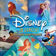 Collage mit Disney-Figuren aus K&ouml;nig der L&ouml;wen, Die Eisk&ouml;nigin, Das Dschungelbuch, Arielle und Aladdin. Schriftzug: Disney in Concert - Die Jubil&auml;umstournee., &copy; links im Bild