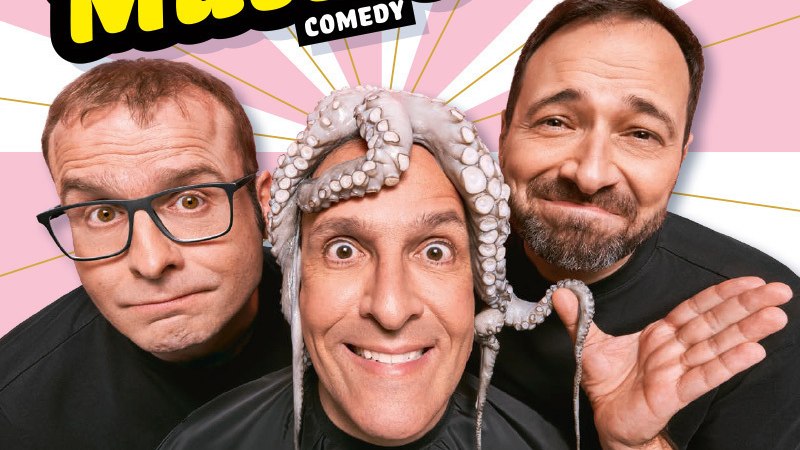 Drei Männer posieren humorvoll, einer trägt einen Oktopus auf dem Kopf. Oben steht "Eure Mütter Comedy", unten "Fisch fromm Frisör"., © Theaterhaus Stuttgart e.V. Drei Männer posieren humorvoll, einer trägt einen Oktopus auf dem Kopf. Oben steht "Eure Mütter Comedy", unten "Fisch fromm Frisör"., © Theaterhaus Stuttgart e.V.